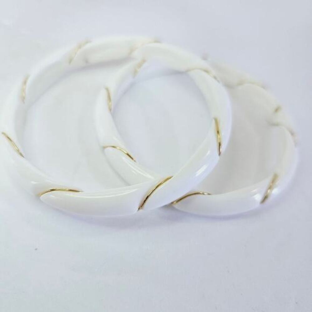 Vintage 50s Pure White Lucite Acrylic and Gold Wire Wrapped Bangle Bracelets 2